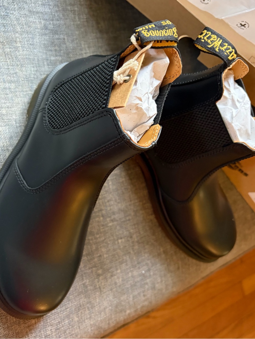 NWT Dr. Martens 2976 Chelsea boots smooth black leather, US size mens 5 womens 6